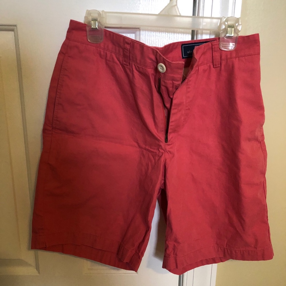 Red vineyard vines shorts